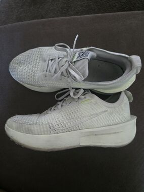 Nike Light Green Athletic Running Shoes Sneakers
